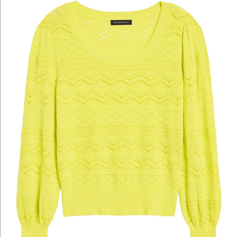 Banana Republic Cropped Sweater. Size medium